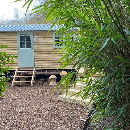 Chez Maurice Luxury Shepherds Hut With Bath And Hot Tub Kelling Buitenkant foto