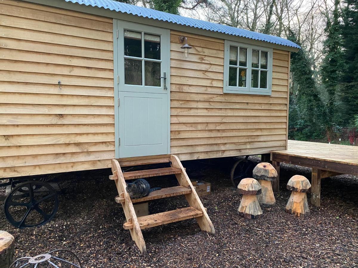 Chez Maurice Luxury Shepherds Hut With Bath And Hot Tub Kelling Buitenkant foto