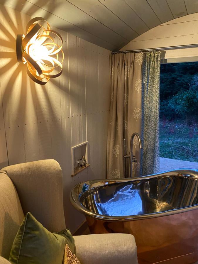 Chez Maurice Luxury Shepherds Hut With Bath And Hot Tub Kelling Buitenkant foto