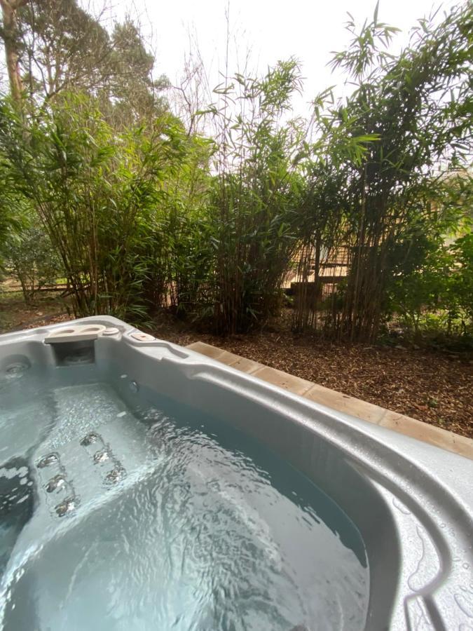 Chez Maurice Luxury Shepherds Hut With Bath And Hot Tub Kelling Buitenkant foto