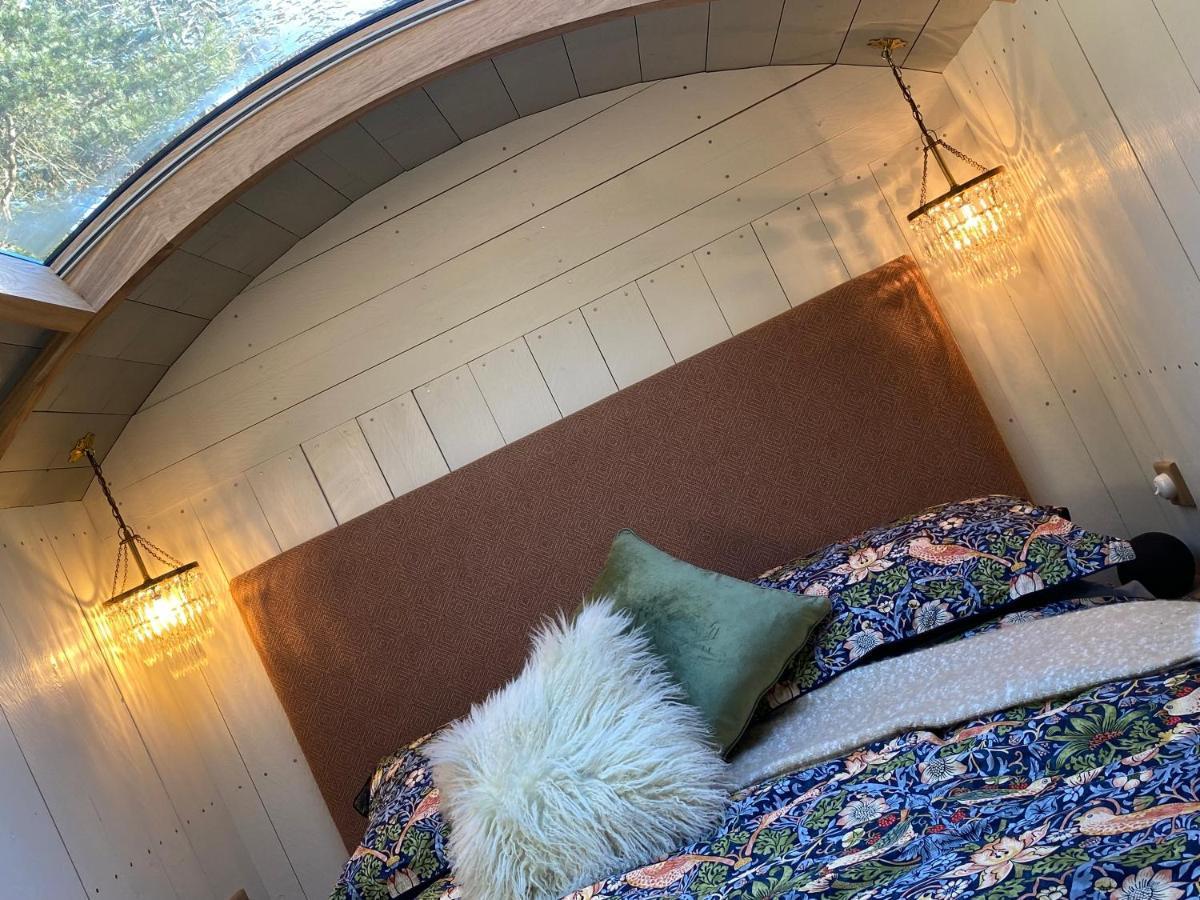 Chez Maurice Luxury Shepherds Hut With Bath And Hot Tub Kelling Buitenkant foto